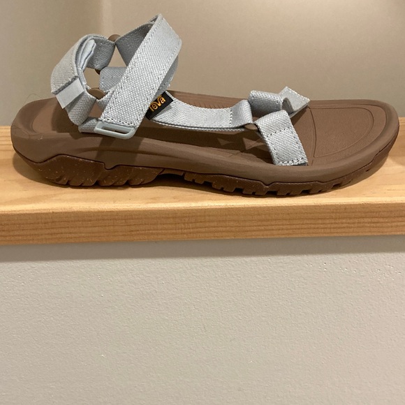 Teva Hurricane XLT2 size 9 - Picture 2 of 5